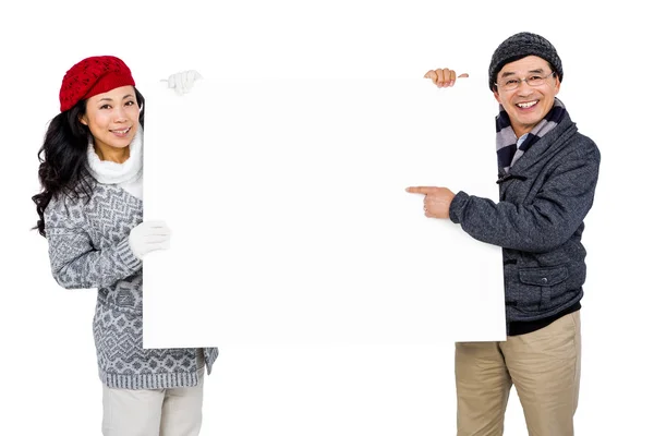 Retrato de casal com papelão em branco — Fotografia de Stock