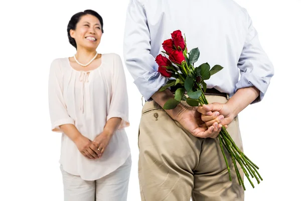 Vieux couple asiatique avec des roses — Photo