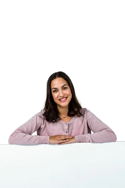 Portrait of smiling woman against white background — Stock Photo, Image