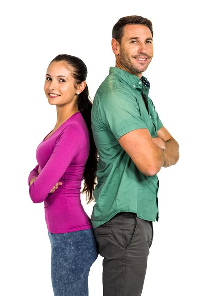 Par stå rygg mot rygg och leende — Stockfoto