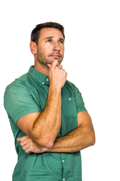 Hombre reflexivo con la mano en la barbilla mirando hacia otro lado —  Fotos de Stock