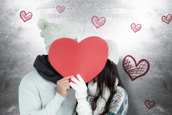 Smiling couple holding red heart shape — Stock Photo, Image