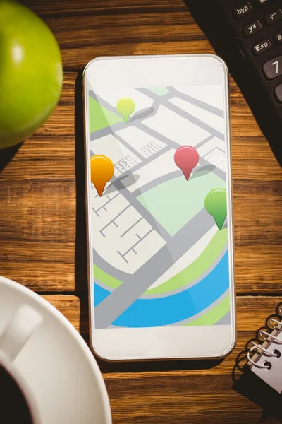Térkép app ellen smartphone — Stock Fotó
