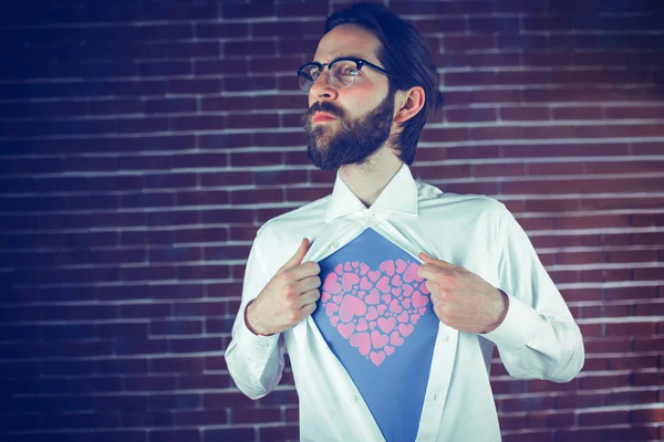 Homem camisa de abertura em estilo super-herói — Fotografia de Stock