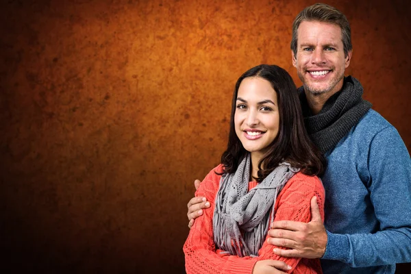 Pareja feliz de pie juntos — Foto de Stock