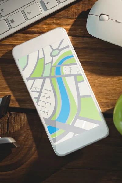 책상에 smartphone에 대 한 지도 — 스톡 사진