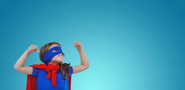 Menina fingindo ser super-herói — Fotografia de Stock