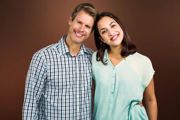 Pareja feliz de pie —  Fotos de Stock