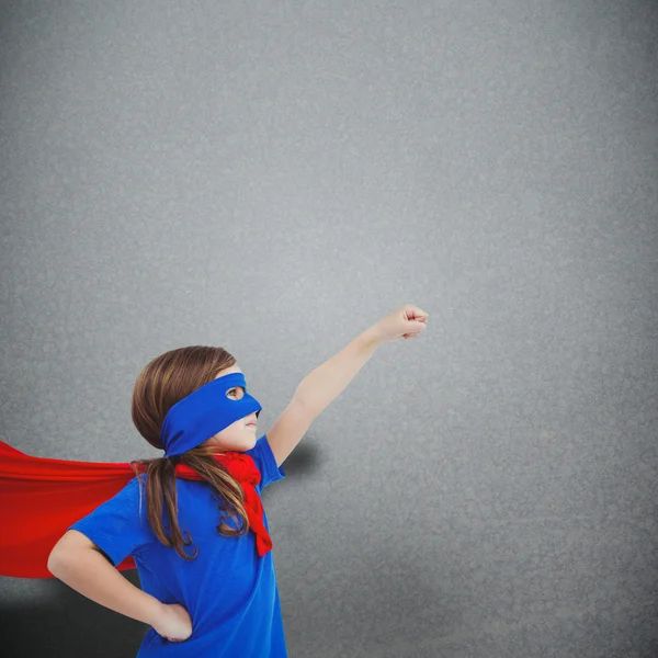 Menina fingindo ser super-herói — Fotografia de Stock