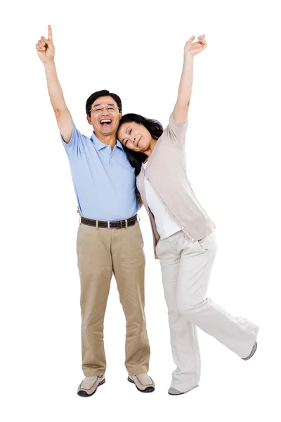 Sorrindo casal segurando uns aos outros — Fotografia de Stock