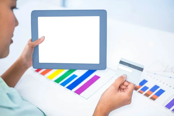 Businesswoman using her digital tablet — Stock Photo, Image