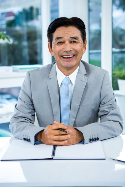 Portrait of smiling asian businessman — Stock Photo, Image