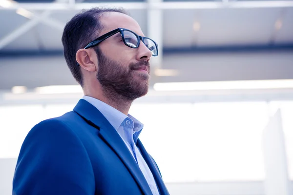 Vertrouwen zakenman permanent in office — Stockfoto