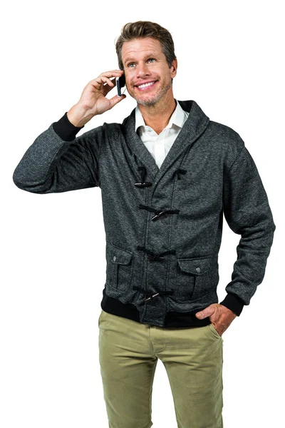 Homem bonito feliz falando no telefone móvel — Fotografia de Stock