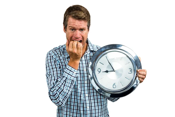 Ansioso hombre tarde sosteniendo un reloj — Foto de Stock