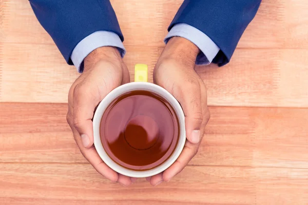 Zakenman bedrijf koffie beker — Stockfoto