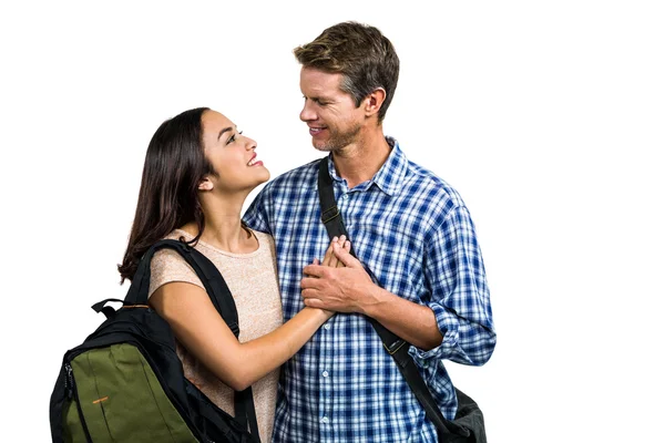 Casal alegre com sacos abraçando uns aos outros — Fotografia de Stock