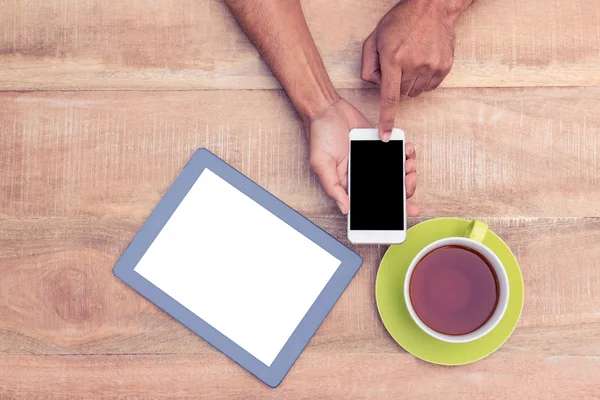 Cropped image of man using smart phone — Stock Photo, Image