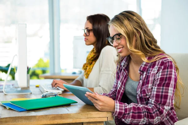 Two girls work at office — Stock Photo, Image