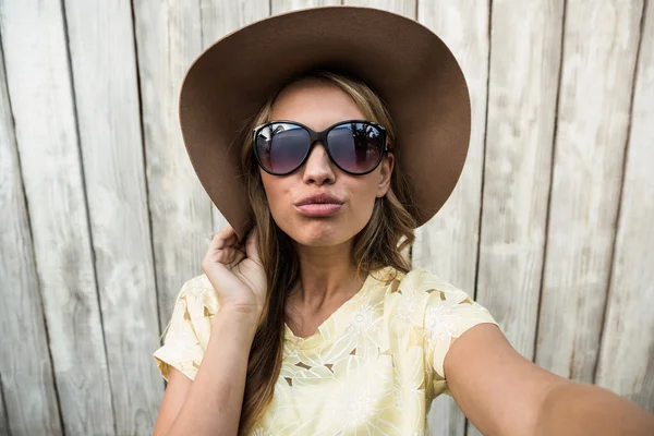 Mujer joven con gafas —  Fotos de Stock