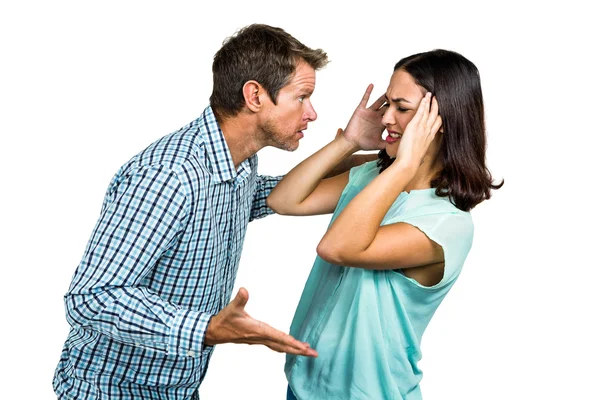 Casal frustrado discutindo uns com os outros — Fotografia de Stock