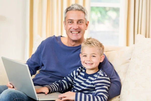 Father and son using laptop — Stock Photo, Image