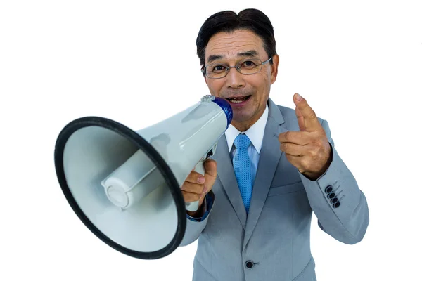 Asiático homem de negócios falando através de megafone — Fotografia de Stock