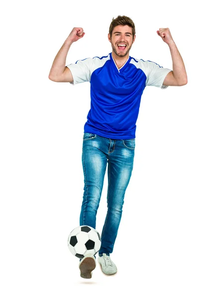 Akıllı adam futbol kaldırdı Kollarını açarak holding — Stok fotoğraf