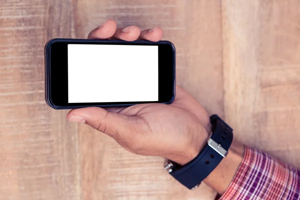 Man bedrijf smartphone op Bureau — Stockfoto