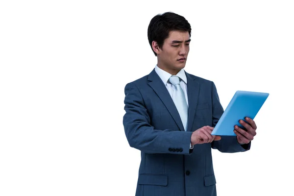 Uomo d'affari utilizzando il suo tablet — Foto Stock