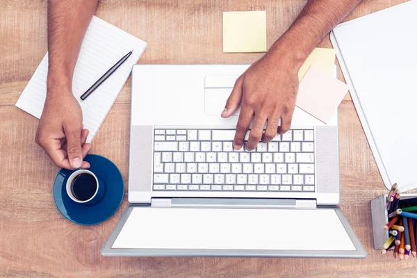 Businessman typing on laptop — Stock Photo, Image