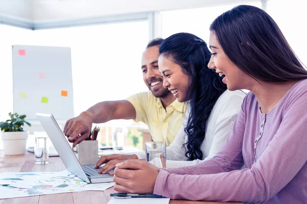 Business team working over laptop — Stock Photo, Image