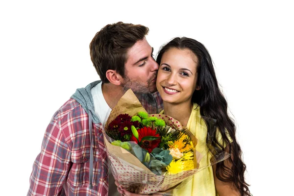 Usmívající se žena drží kytici — Stock fotografie