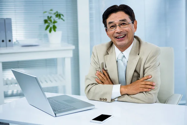 Smiling businessman with crossed arms — Stock Photo, Image