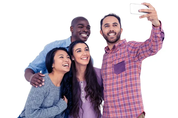 Multi-etnische vrienden nemen selfie — Stockfoto