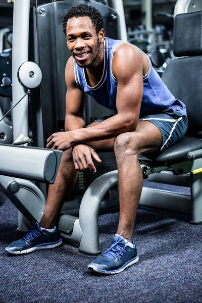 Muscular man posing for camera — Stock Photo, Image
