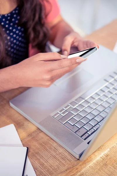 Businesswoman holding smartphone — Stock Photo, Image