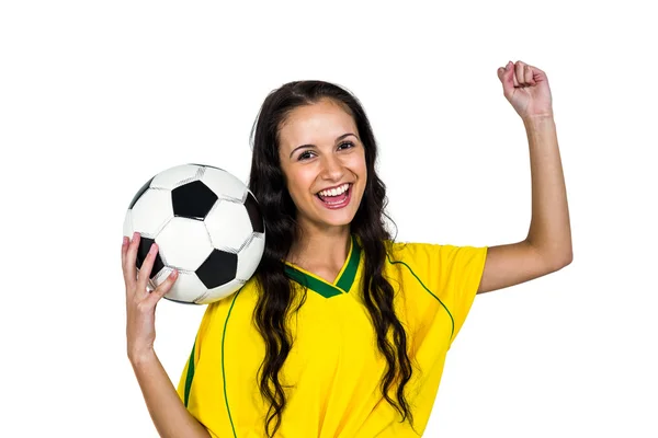 サッカー ボールの歓喜を保持しているスタイリッシュなサポート女性 — ストック写真