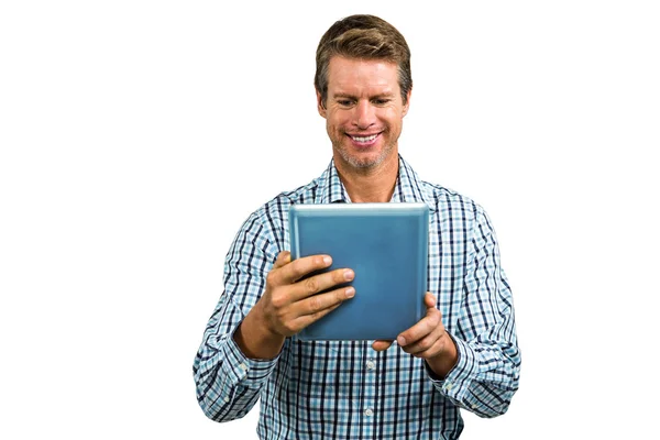 Portret van gelukkig man met behulp van Tablet PC — Stockfoto