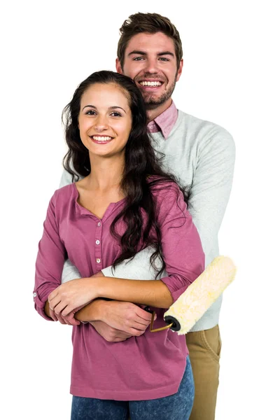 Retrato de pareja elegante sosteniendo rodillo de pintura —  Fotos de Stock