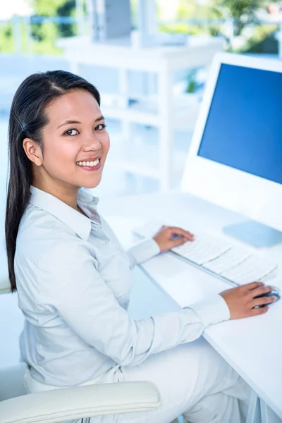 Smiling businesswoman working on computer — Stock Photo, Image