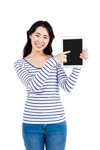 Mujer alegre apuntando a la tableta — Foto de Stock