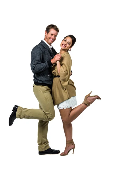 Retrato de pareja romántica feliz bailando — Foto de Stock