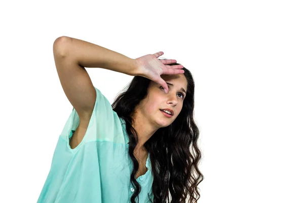 Endişeli kadın eliyle yüzünü kaplayan — Stok fotoğraf