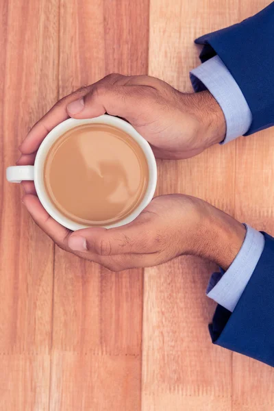 Zakenman bedrijf koffie beker — Stockfoto