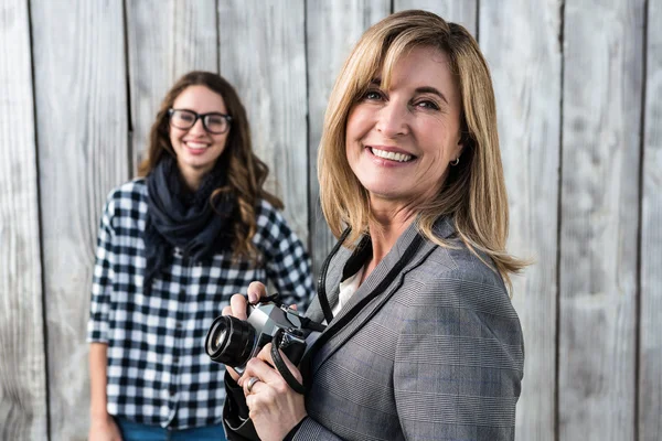 Moeder en dochter lachend — Stockfoto