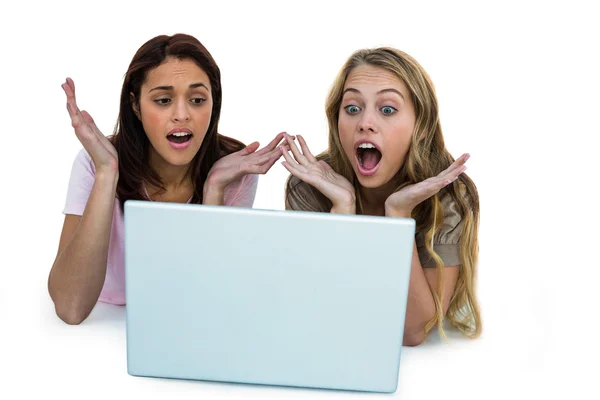 Two girls using a laptop — Stock Photo, Image