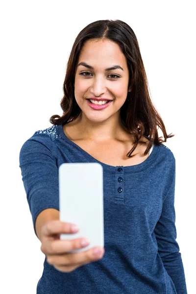 Ładna młoda kobieta robi selfie — Zdjęcie stockowe