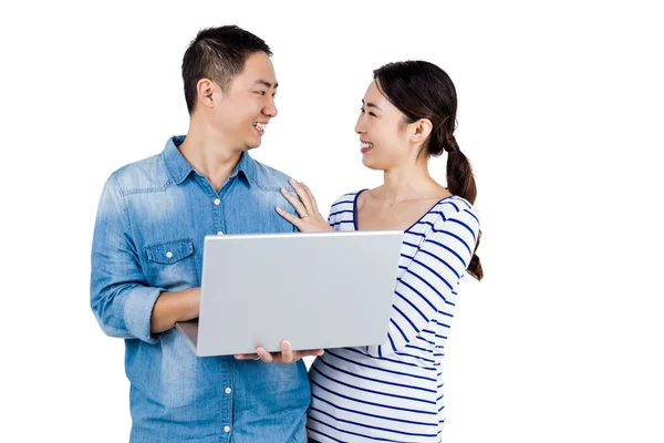 Casal alegre olhando um para o outro — Fotografia de Stock