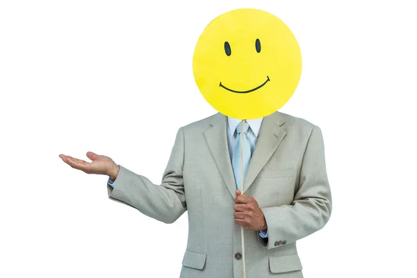 Podnikatel drží šťastná smiley tvář balónek — Stock fotografie